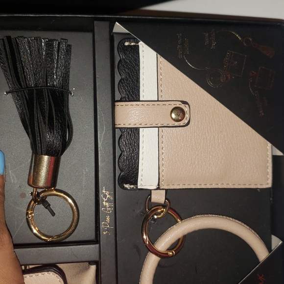 Keychain Gift Set - Picture 3 of 4